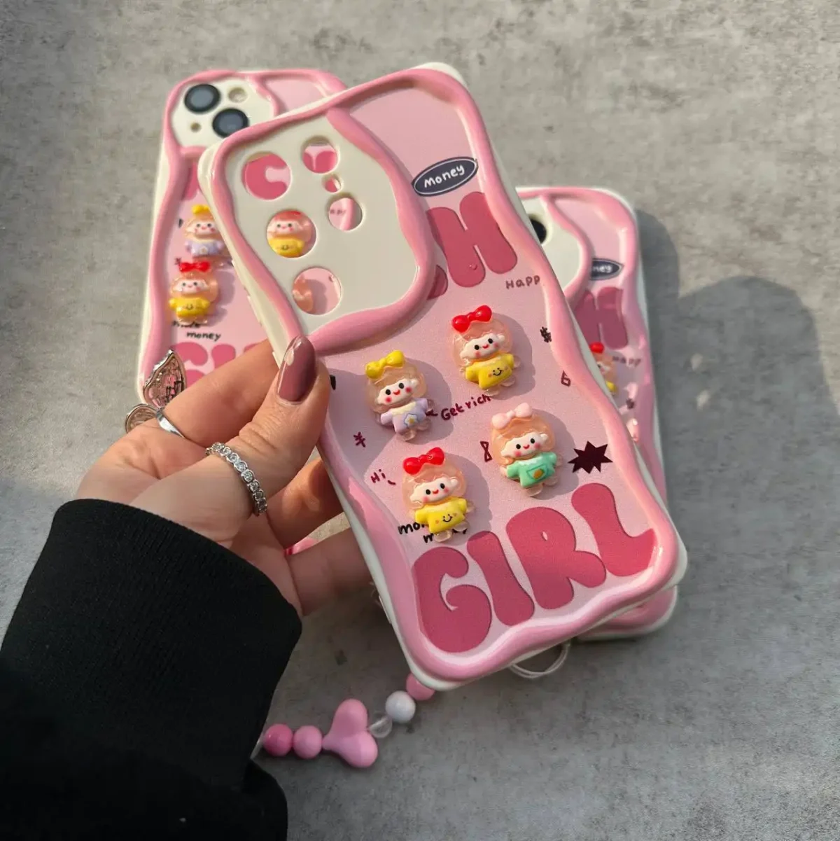 قاب عروسک برجسته طرح rich girls همراه با آویز - تصویر 2